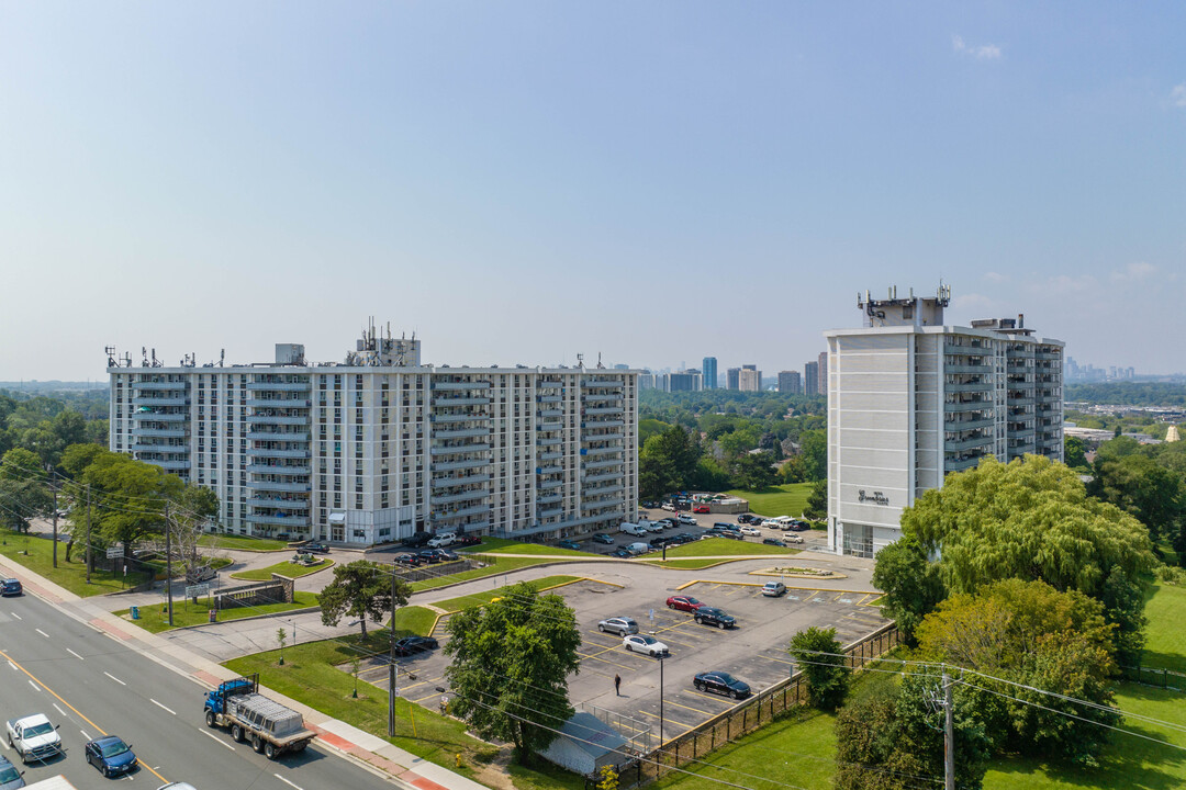 Greenbriar North & South in Toronto, ON - Building Photo