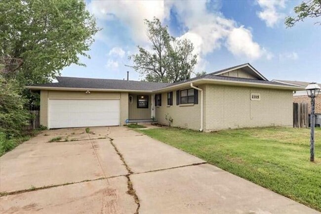 2315 NW Austin Dr in Lawton, OK - Building Photo - Building Photo