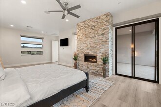 74 Pristine Glen St in Las Vegas, NV - Foto de edificio - Building Photo