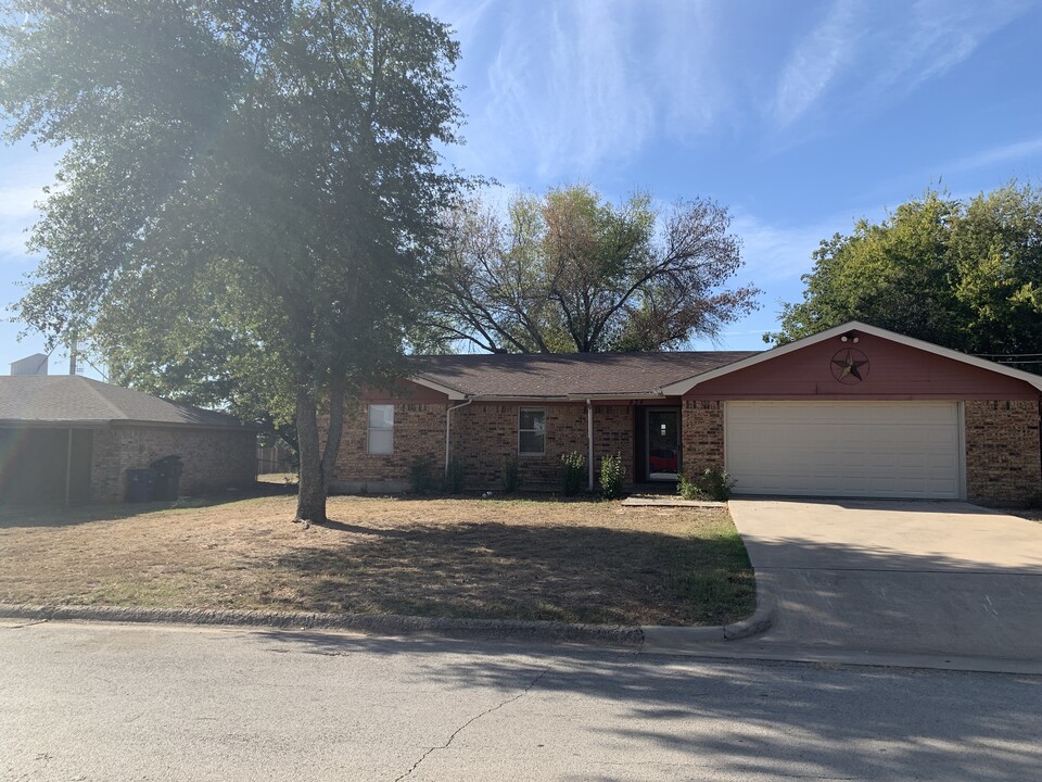 434 S Snyder Ave in Justin, TX - Building Photo