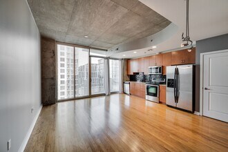 301 Demonbreun, Unit 409 in Nashville, TN - Foto de edificio - Building Photo