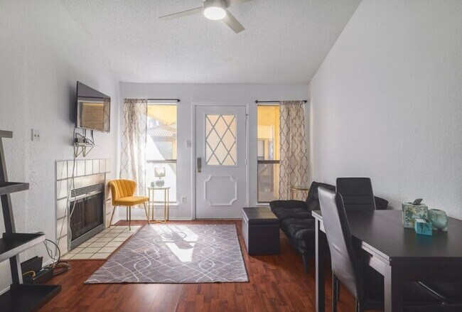 806 W 24th St, Unit 300 in Austin, TX - Building Photo - Building Photo