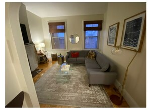 250 Commonwealth Ave in Boston, MA - Foto de edificio - Building Photo