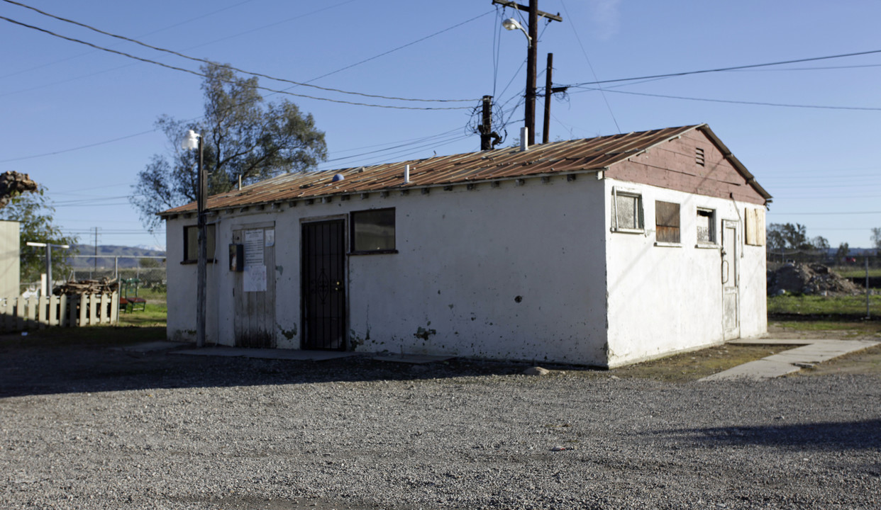 28479 5th St in Highland, CA - Building Photo