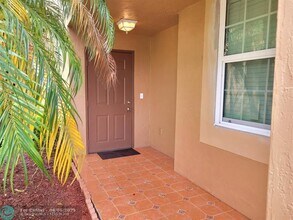 1412 Barcelona Way in Weston, FL - Building Photo - Building Photo