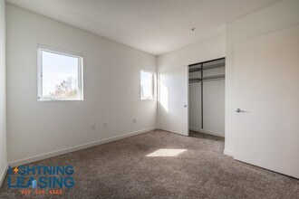 11405-11405 Chandler Blvd in Los Angeles, CA - Building Photo - Building Photo