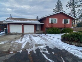 223-225 N 3rd St in Cheney, WA - Building Photo