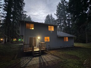 22406 Bluewater Dr SE in Yelm, WA - Building Photo - Building Photo