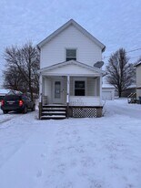 100 Smithsonian St in Girard, OH - Building Photo