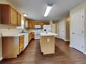 229 Triple Crown Dr in Lebanon, OH - Foto de edificio - Building Photo