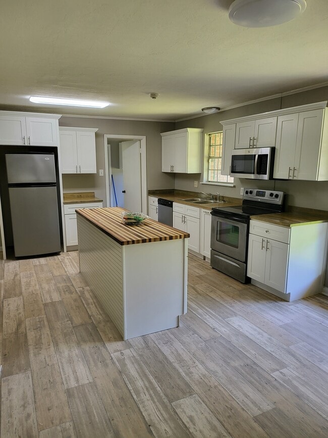 1001 N 34th Ave in Hattiesburg, MS - Building Photo - Building Photo