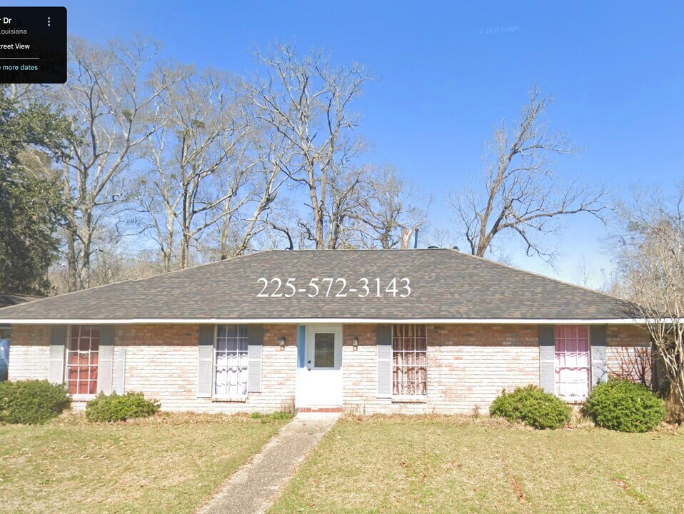 7812 Director Dr in Baton Rouge, LA - Foto de edificio