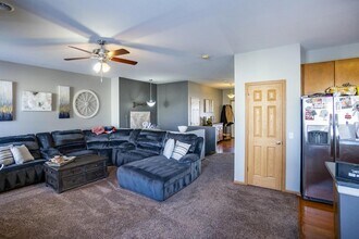 906 Mineral Dr in Papillion, NE - Building Photo - Building Photo