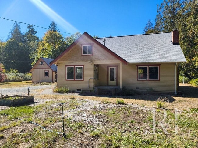 225 Sunnyhill Rd W in Bremerton, WA - Building Photo - Building Photo