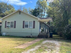 1322 Oshaughnessy Ave NE in Huntsville, AL - Building Photo