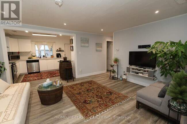 16 River Dr in East Gwillimbury, ON - Building Photo - Building Photo