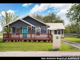 8021 9th St in Somerset, TX - Building Photo