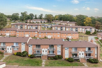 Eagle Rock & Hensyn Village in Budd Lake, NJ - Foto de edificio - Building Photo