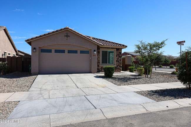 16382 W Questa Dr in Surprise, AZ - Building Photo - Building Photo