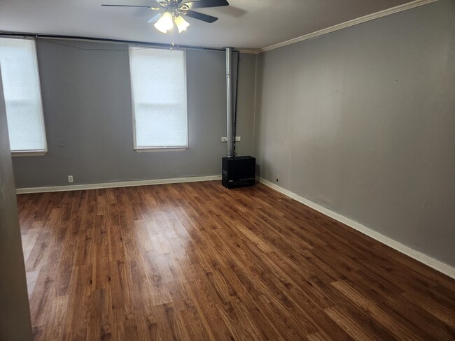 8 E Railroad St in Sandwich, IL - Building Photo - Building Photo