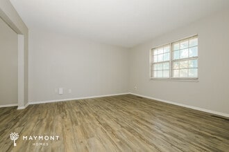 10422 Manchester Ave in Kansas City, MO - Building Photo - Building Photo