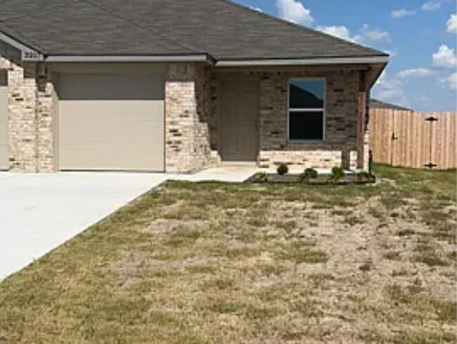property at 3207 Stonewall Dr