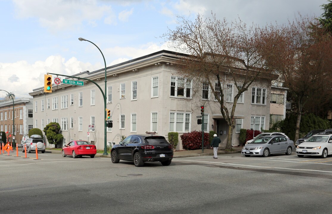 Rendora Apartments in Vancouver, BC - Building Photo