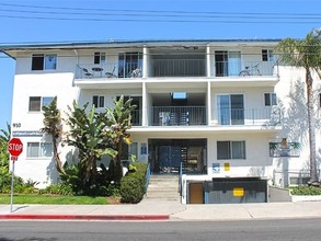 Skyview Apartments in Goleta, CA - Building Photo - Building Photo