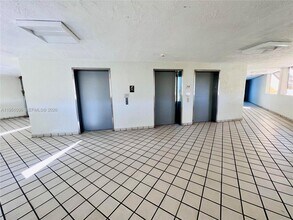 11800 SW 18th St in Miami, FL - Building Photo - Building Photo