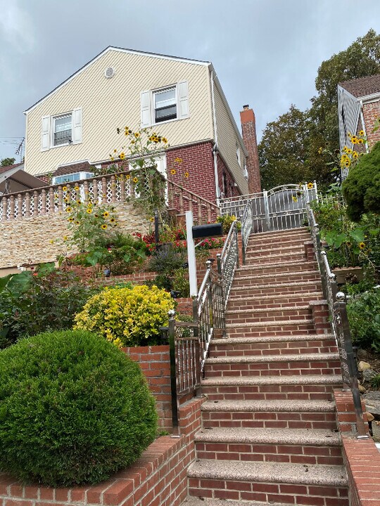 209-55 Whitehall Terrace-Unit -1 B in Queens, NY - Building Photo