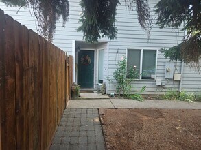 451 NW Lincoln St in Hillsboro, OR - Building Photo - Building Photo