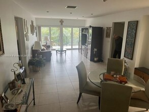 575 Crandon Blvd in Key Biscayne, FL - Foto de edificio - Building Photo