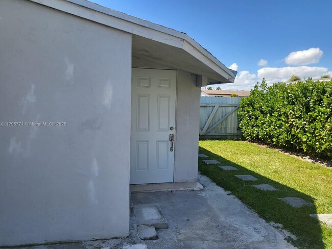 11771 SW 176th St in Miami, FL - Building Photo - Building Photo