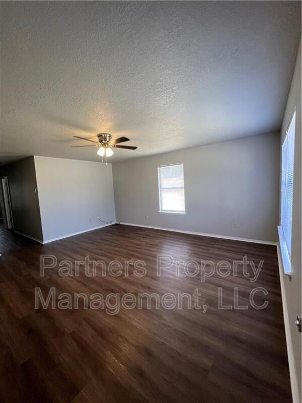 5705 Sara St in Fayetteville, AR - Building Photo - Building Photo