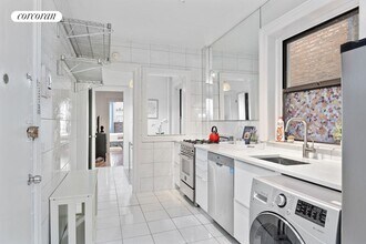 228 W 16th St in New York, NY - Building Photo - Building Photo