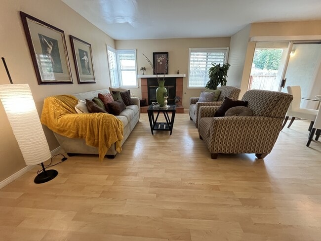 2920 Luciernaga St in Carlsbad, CA - Building Photo - Building Photo