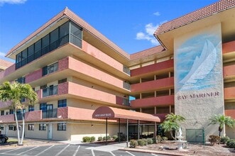 19701 Gulf Blvd in Indian Shores, FL - Foto de edificio - Building Photo