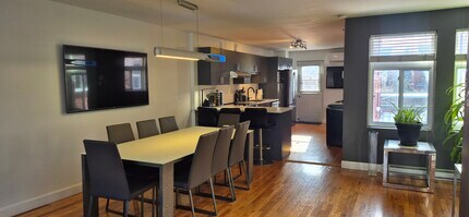 2474 Notre-Dame Rue O in Montréal, QC - Building Photo - Building Photo