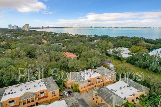 2905 Hansen Manor Ln in Tampa, FL - Building Photo - Building Photo