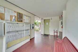 2950 NW 46th Ave in Lauderdale Lakes, FL - Building Photo - Building Photo