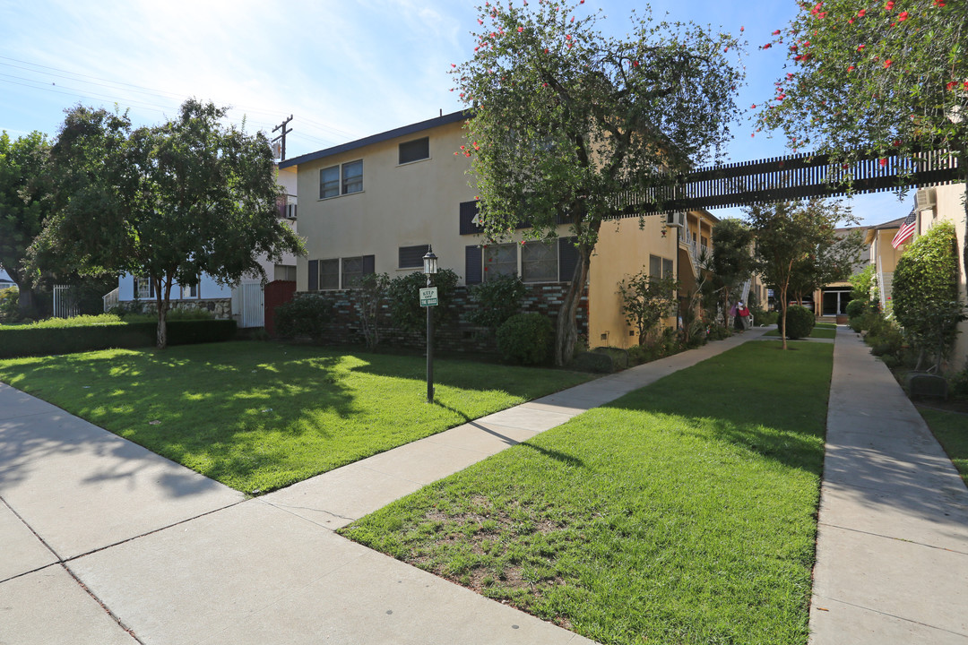 410 E Dryden St in Glendale, CA - Building Photo