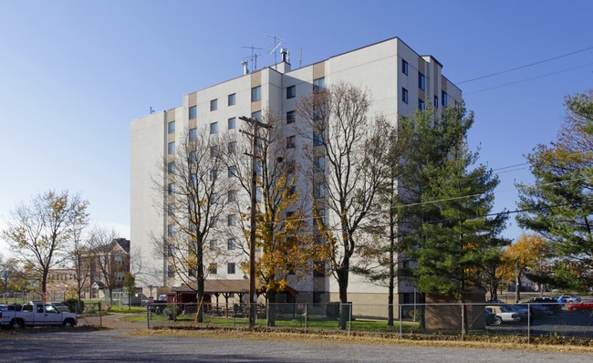 Riverview Manor in Pittsburgh, PA - Foto de edificio - Building Photo