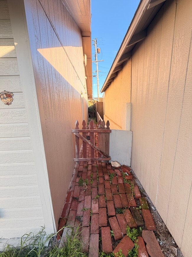 1355 22nd St in Oceano, CA - Foto de edificio - Building Photo