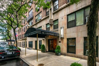 Southgate Cooperative in New York, NY - Building Photo - Building Photo