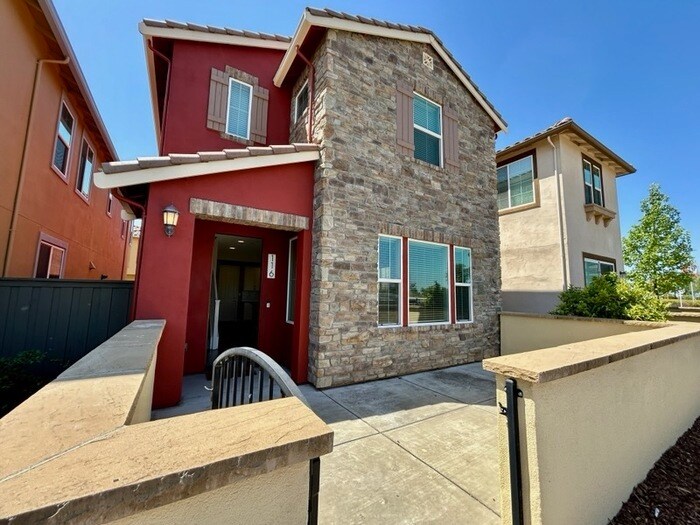 116 Naples Pl in Roseville, CA - Foto de edificio