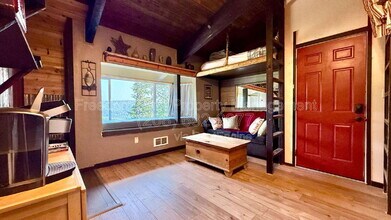 240 Mogul Hill Rd in Sandpoint, ID - Building Photo - Building Photo