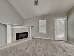 4124 Waters End Ln in Snellville, GA - Foto de edificio - Building Photo