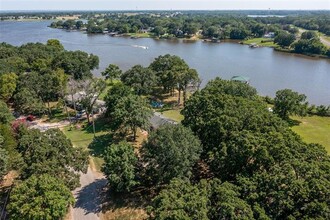 1706 Beavers Point in Bonham, TX - Foto de edificio - Building Photo