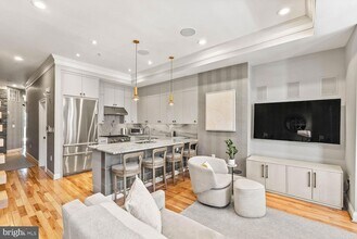 1224 R St NW, Unit 2 in Washington, DC - Foto de edificio - Building Photo