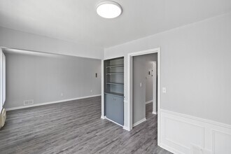 Potomac Village in Lansing, MI - Building Photo - Building Photo